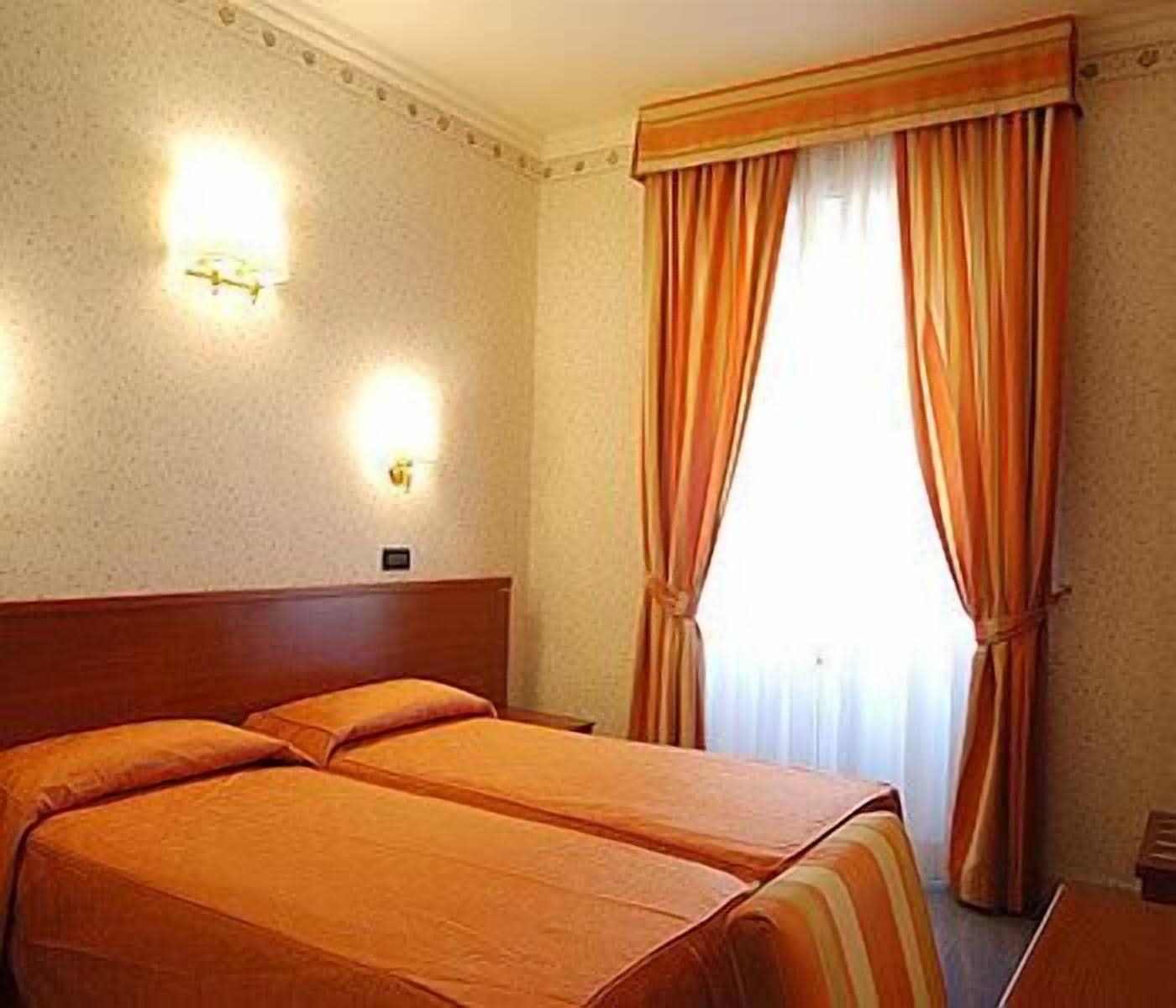Hotel Dina Roma Exterior foto