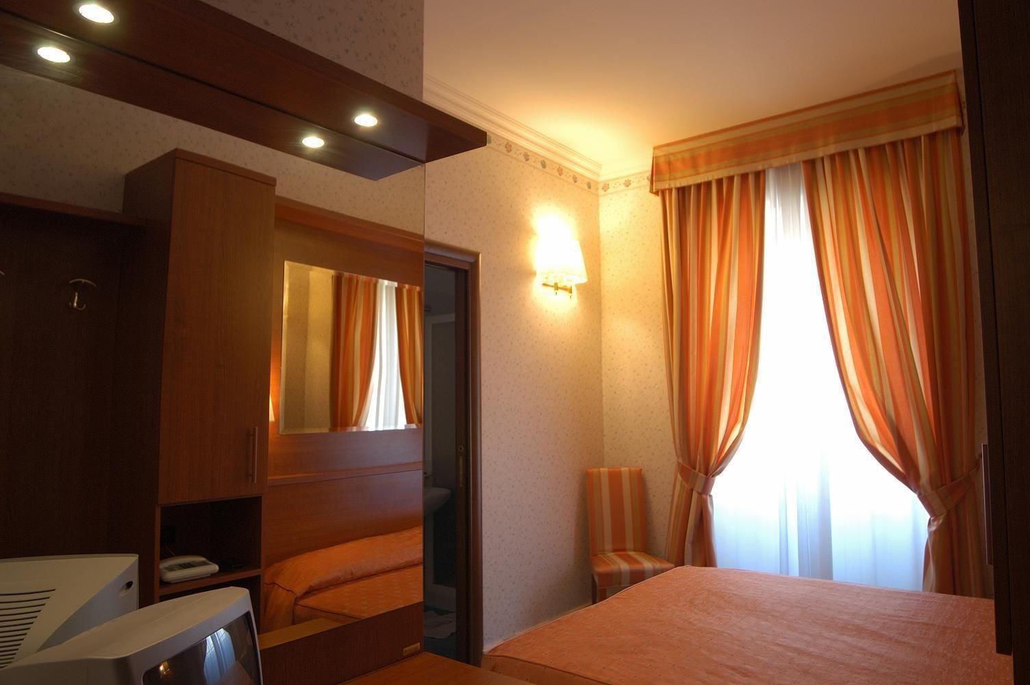 Hotel Dina Roma Exterior foto