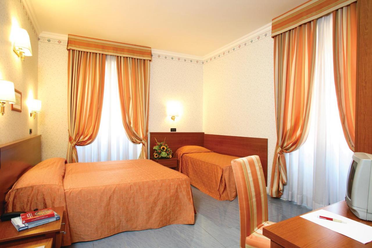 Hotel Dina Roma Exterior foto