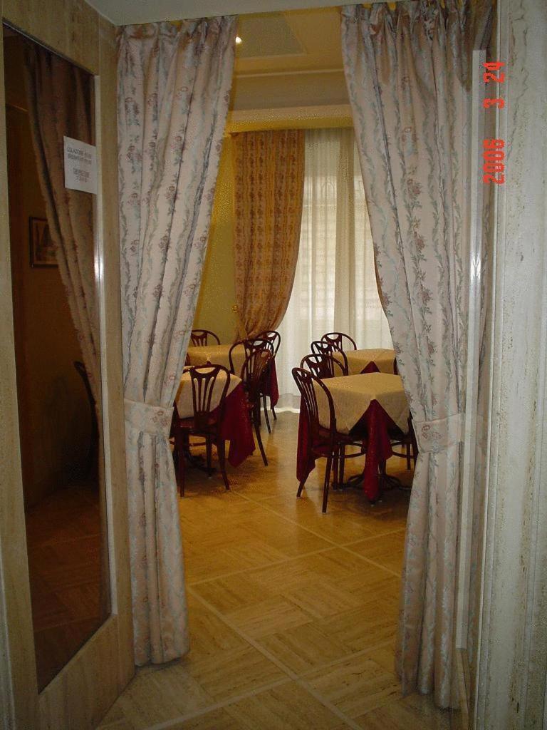 Hotel Dina Roma Exterior foto